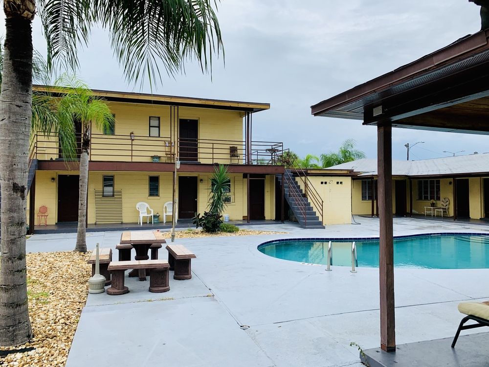 THE ST. PETE BEACH VILLAS (14-UNIT APARTMENT COMPLEX)- SELLER FINANCING AVAILABLE! : 550 Corey Ave, St Pete Beach, FL 33706